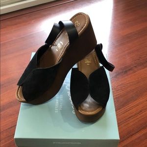 Seychelles Laugh More Black suede sandals